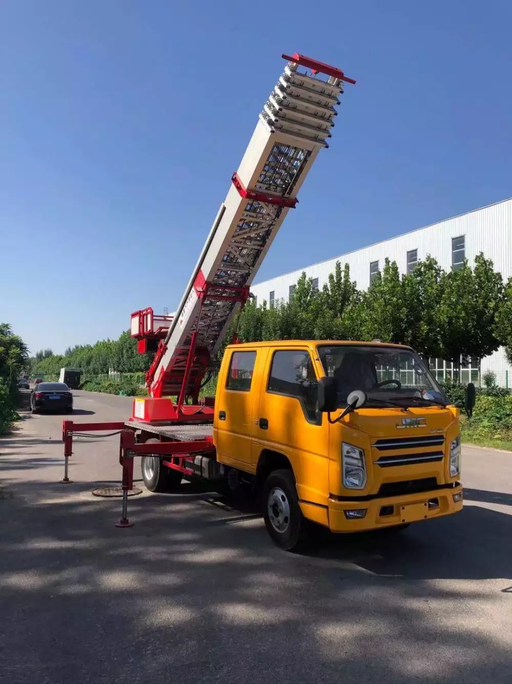 神湾镇附近的云梯车出租服务：轻松解决高空作业需求