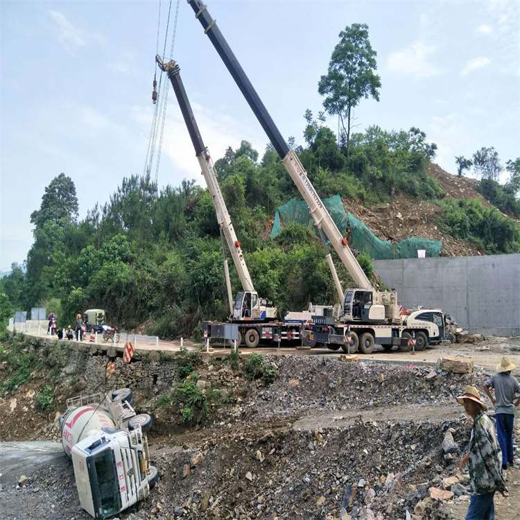 神湾镇汽车掉沟里叫吊车救援要多少钱